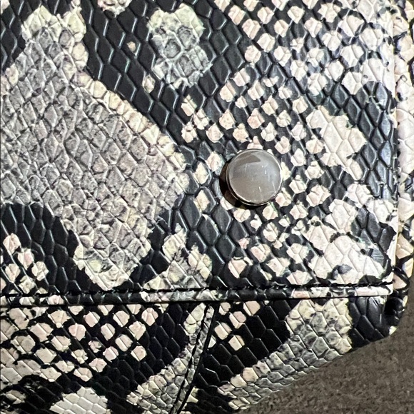 New I.N.C. International Concepts Trippii Chain Tote Snakeskin Design - Picture 8 of 15